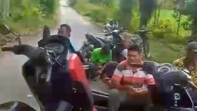 Puluhan Masyarakat Berunjuk Rasa, Jalan Hauling PT AJB Diblokade
