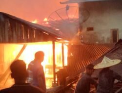 Kabel Listrik Diduga Disambar Petir, 9 Rumah Hangus Terbakar Api di Aceh Barat