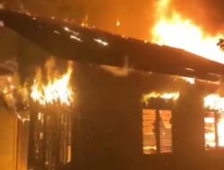 Satu Rumah Yang Dihuni Dua KK Terbakar di Kaway XVI