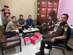 Satreskrim Polres Aceh Barat Serahkan Berkas Perkara Kasus Korupsi Bibit Kedelai ke Kejari 6 Satreskrim Polres Aceh Barat Serahkan Berkas Perkara Kasus Korupsi Bibit Kedelai ke Kejari