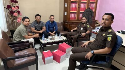 Satreskrim Polres Aceh Barat Serahkan Berkas Perkara Kasus Korupsi Bibit Kedelai ke Kejari