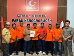 PNA Serahkan SK Pengusungan Cabub dan Cawabub kepada Hakam dan Adi Ariadi