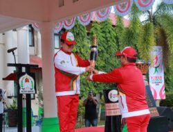 Pj Bupati Mahdi Pimpin Upacara Kirab Api PON 2024