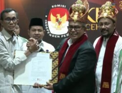KIP Aceh Nyatakan Paslon Gubernur dan Wakil Gubernur Bustami-Fadhil Tidak Memenuhi Syarat
