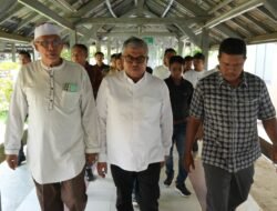 Bustami Besuk Korban Penyiraman Air Baterai, Tawarkan Biaya Pengobatan