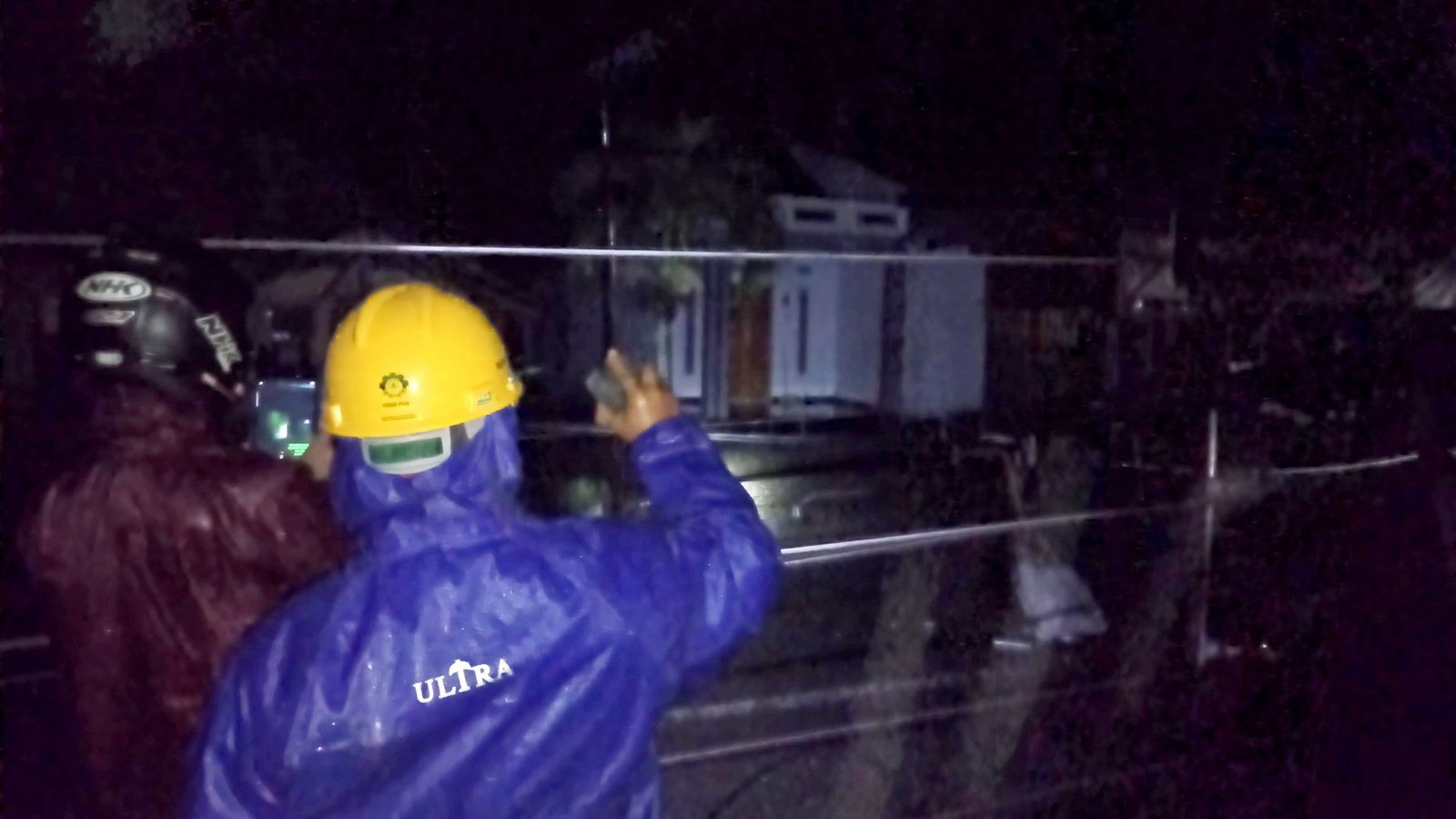 Enam Tiang Listrik Roboh di Gampong Pasi Kumbang Gara Gara Pohon Tumbang 2