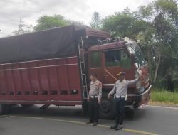 Kecelakaan Motor vs Truk di Lembah Seulawah,  Korban mengalami cedera serius