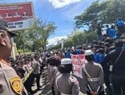 GRAM Tuntut DPRA Bersikap Tegas: Aksi Unjuk Rasa di Depan Gedung DPRA