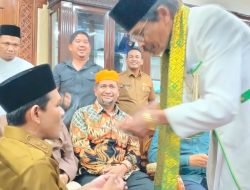 Tradisi Peusunteng Iringi Keberangkatan Wagub Aceh ke Tanah Suci