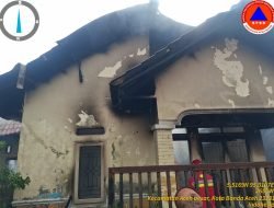 Kebakaran Hanguskan Satu Rumah di Komplek BLD Lambheu, Aceh Besar 12 Kebakaran Hanguskan Satu Rumah di Komplek BLD Lambheu, Aceh Besar
