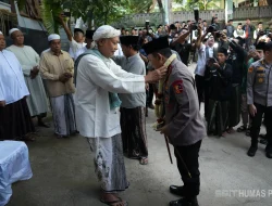 Silaturahmi ke Ponpes Al-Hamidy Banyuanyar, Minta Dukungan Ulama Demi Jaga NKRI 4 Silaturahmi ke Ponpes Al-Hamidy Banyuanyar, Minta Dukungan Ulama Demi Jaga NKRI