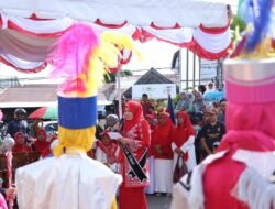 Bunda PAUD Aceh Barat Lepas Pawai Kemerdekaan Anak TK di Meulaboh