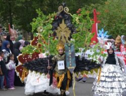 Ratusan Pelajar Ramaikan Karnaval Budaya HUT RI di Kota Jantho 12 Ratusan Pelajar Ramaikan Karnaval Budaya HUT RI di Kota Jantho