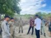 Satpol PP dan WH Aceh Besar Hentikan Aktivitas Pengurukan Pasir Laut di Baitussalam