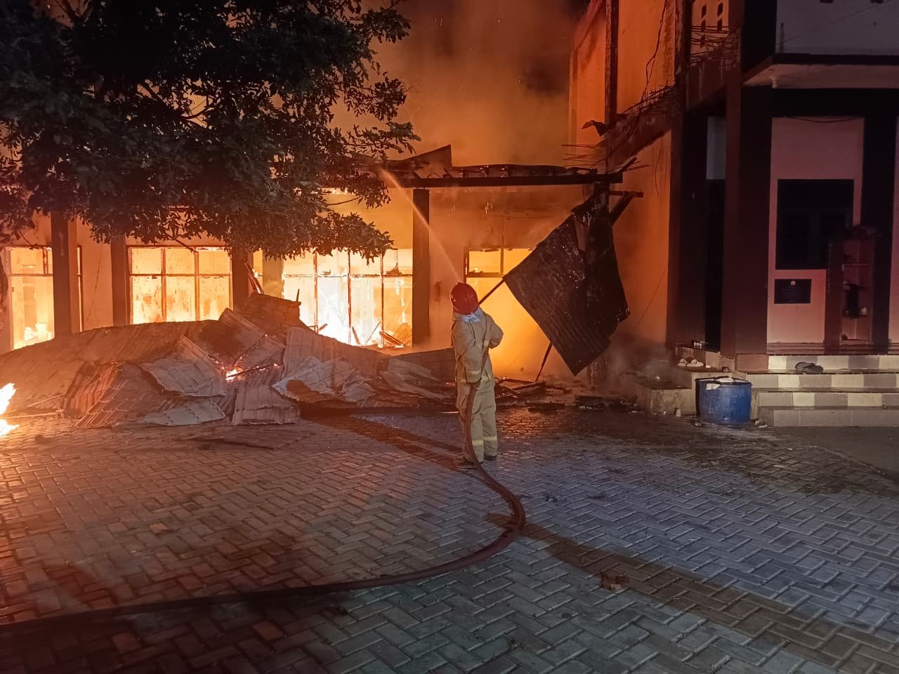 Kebakaran Asrama Putra Dayah Babul Magfirah, 6 Armada Damkar Dikerahkan 1