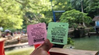 Pengunjung Keluhkan Sistem Tiket Ganda di Pemandian Mata le