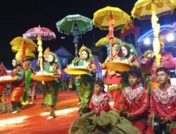Tari Kolosal “Aceh Barat Loe Sayang” Meriahkan Opening Ceremony HUT ke-437 Meulaboh 5 Tari Kolosal “Aceh Barat Loe Sayang” Meriahkan Opening Ceremony HUT ke-437 Meulaboh